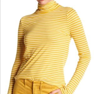 J Crew turtle neck in yellow- Small